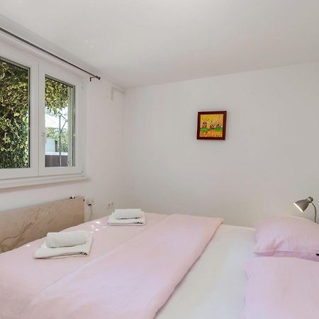 Nice Home In Krk With Kitchen Veglia Exterior foto