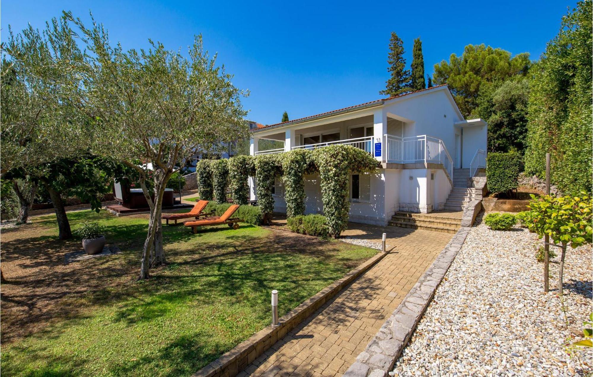 Nice Home In Krk With Kitchen Veglia Exterior foto