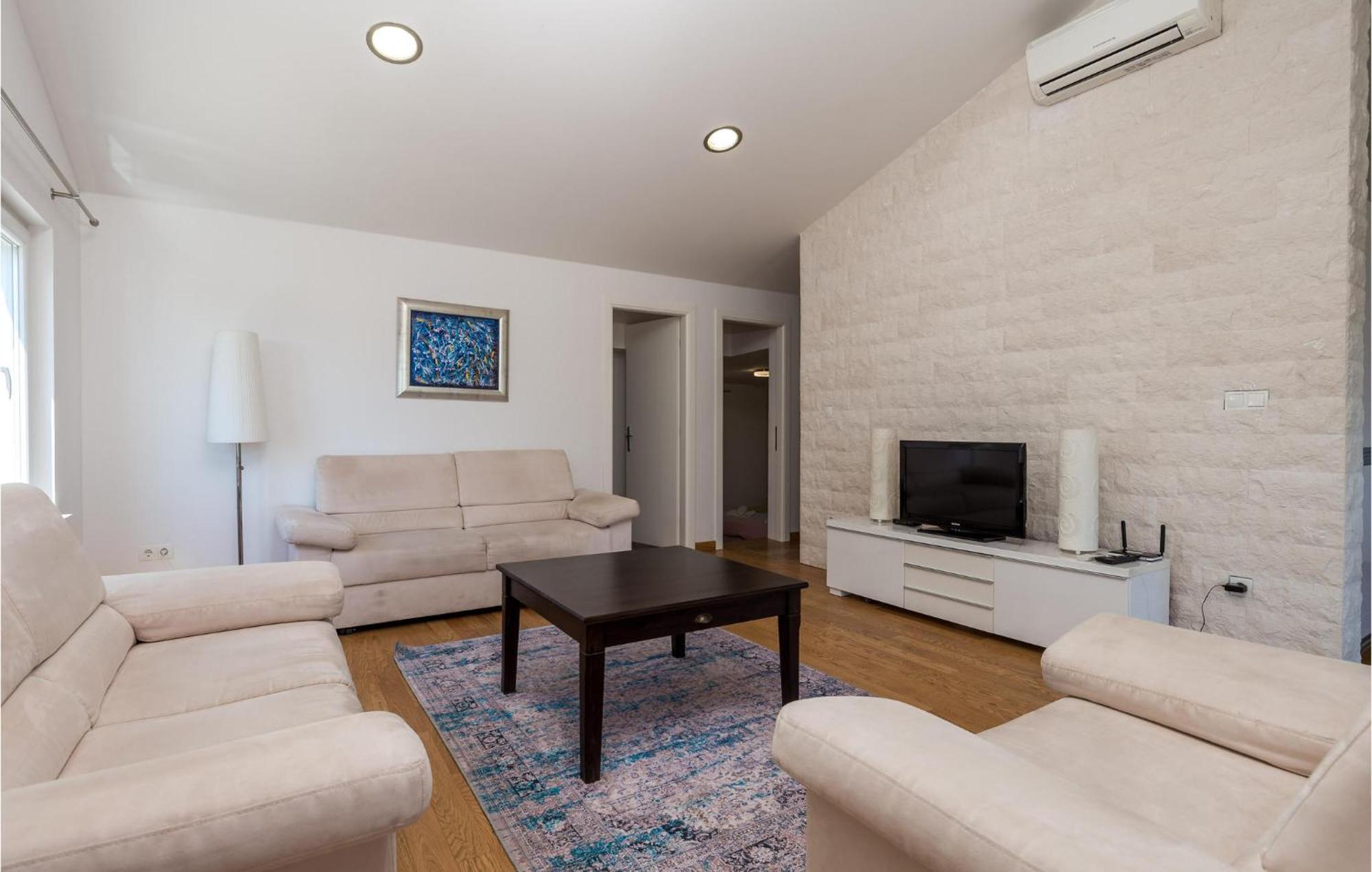 Nice Home In Krk With Kitchen Veglia Exterior foto