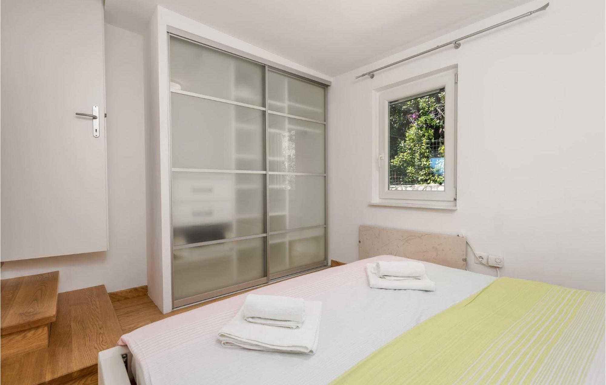 Nice Home In Krk With Kitchen Veglia Exterior foto