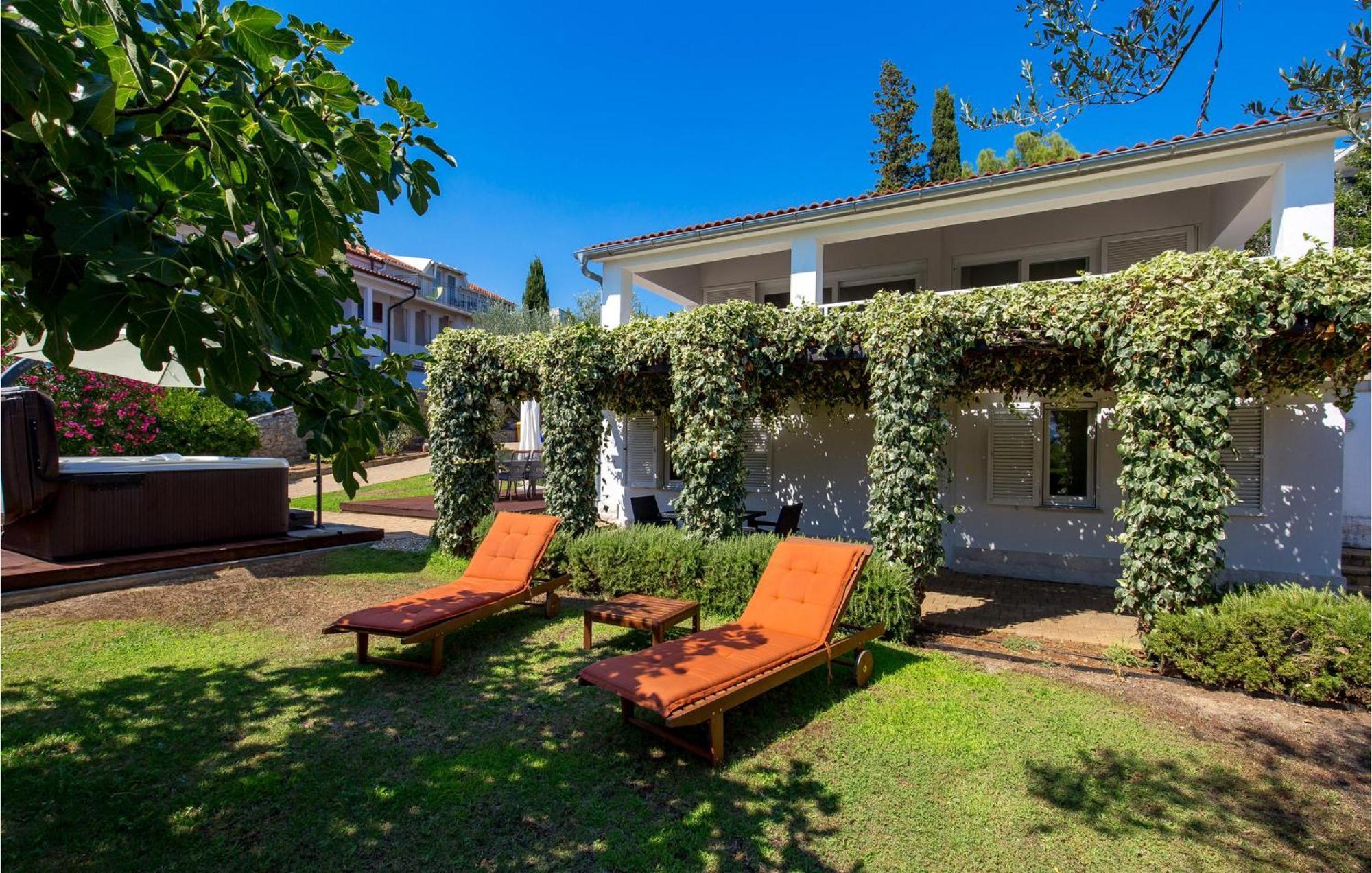 Nice Home In Krk With Kitchen Veglia Exterior foto